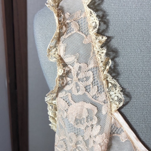 Vintage Vanity Fair nude/ivory maxi night gown/nude lace bodice/full skirt 38 - Picture 5 of 13